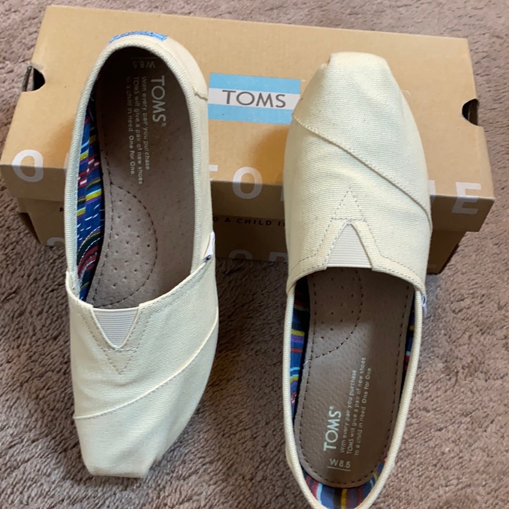 Toms classic canvas shoes